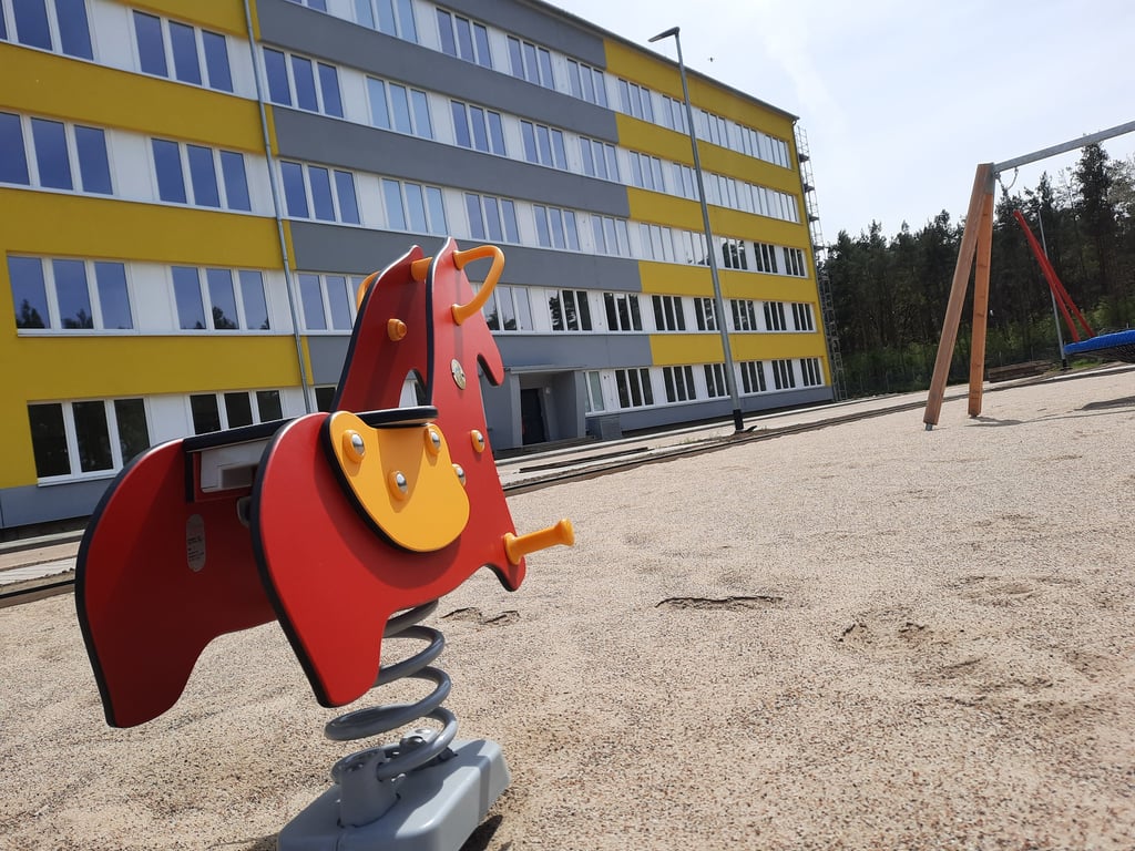 Auf dem Gelände der Landesaufnahmeeinrichtung für Geflüchtete in tedal gibt es auch einen kleinen Spielplatz.