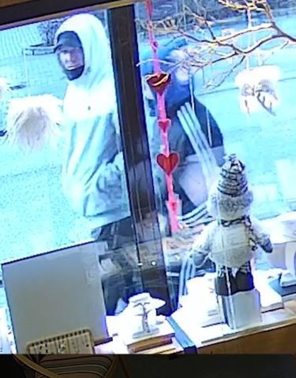 Der erste Täter ohne Maske.