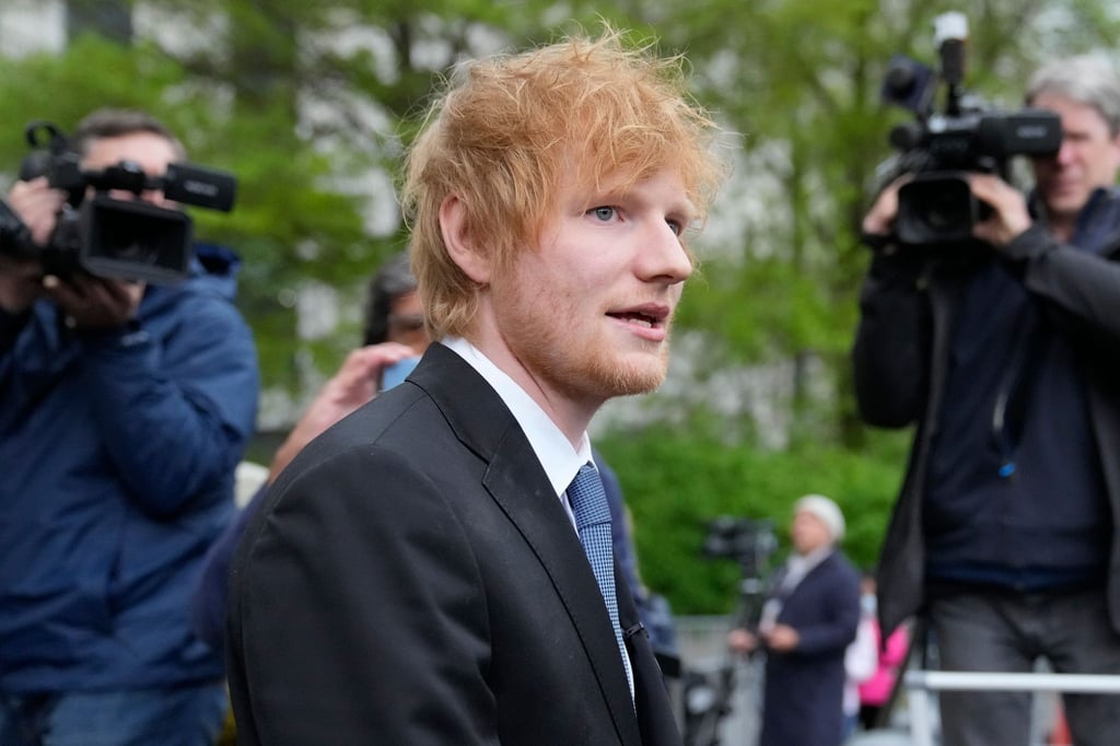 Ed Sheeran verlässt das New Yorker Bundesgericht, nachdem er seinen Prozess gewonnen hat.