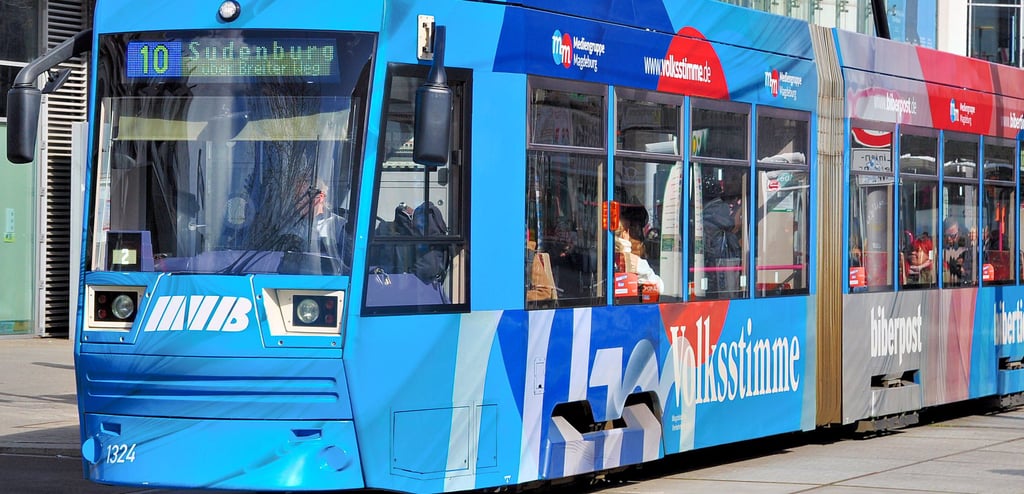 Das Deutschland-Ticket gilt seit Anfang des Monats. Gültig ist es deutschlandweit im öffentlichen Personennahverkehr und damit zum Beispiel auch in den Straßenbahnen der Magdeburger Verkehrsbetriebe.