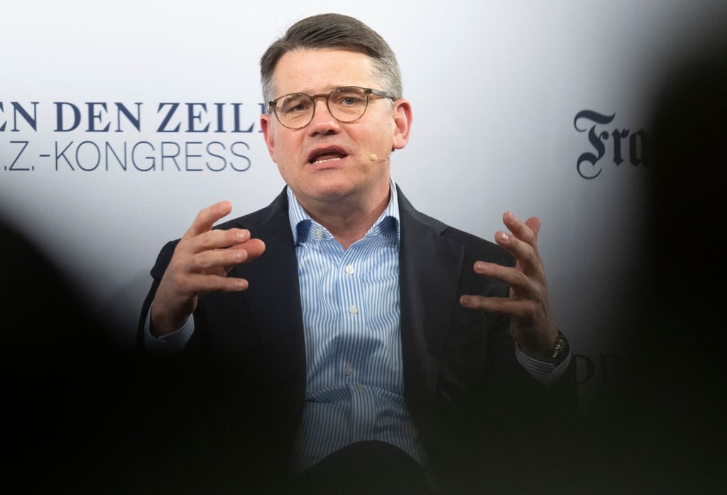 Der hessische Ministerpräsident Boris Rhein (CDU) spricht bei einem Termin.