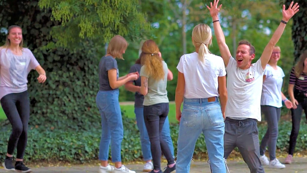 Bei einem Casting-Workshop im Schlossgarten haben die Laiendarsteller die unterschiedlichsten Übungen gemacht und sind – so wie Stefan Löwe – dabei zum Teil total aus sich rausgegangen.