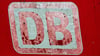 Ein ausgeblichenes Logo der Deutschen Bahn (DB) klebt auf einer Lok der Deutschen Bahn.