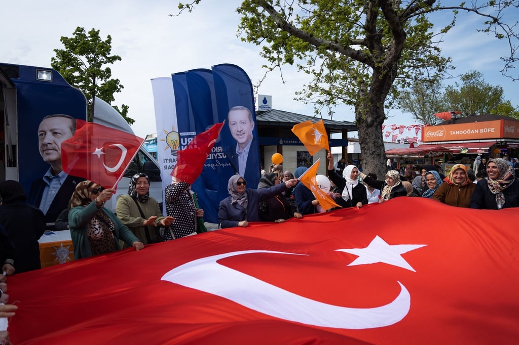 Anhnänger des amtierenden türkischen Präsidenten Recep Tayyip Erdogan während einer Wahlkampfveranstaltung.