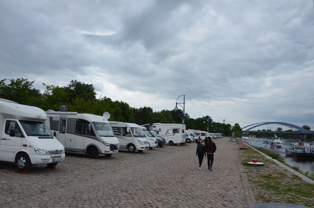 Wohnmobil-Fahrer finen in Magdeburg unter anderem am Petriförder Stellplätze.