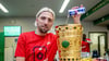 Das provokante Bild, das für Entrüstung sorgte: Kevn Kampl gießt Red Bull in den Pokal.