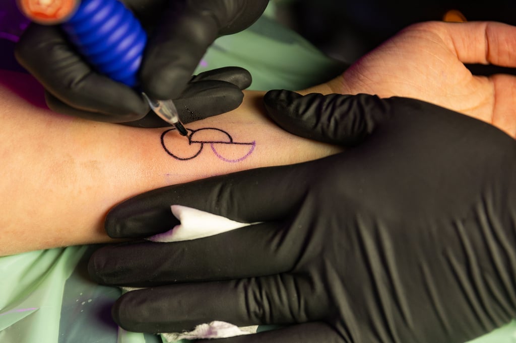 Immer mehr Magdeburger lassen sich das Organspendetattoo stechen.