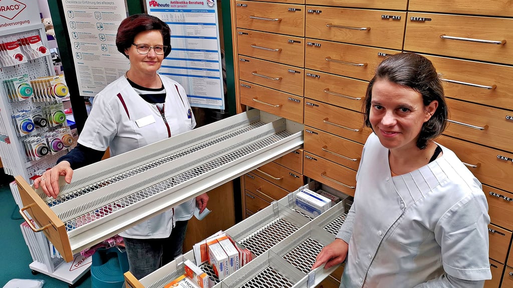 Die Lieferengpässe bei verschiedensten Medikamenten sorgen für teils leere Schubladen in den Apotheken wie hier der Zerbster Katharina-Apotheke auf der Breite.