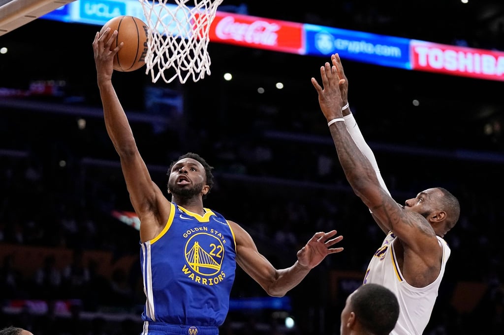 LeBron James (r) behielt mit den Lakers gegen die Warriors erneut die Oberhand.