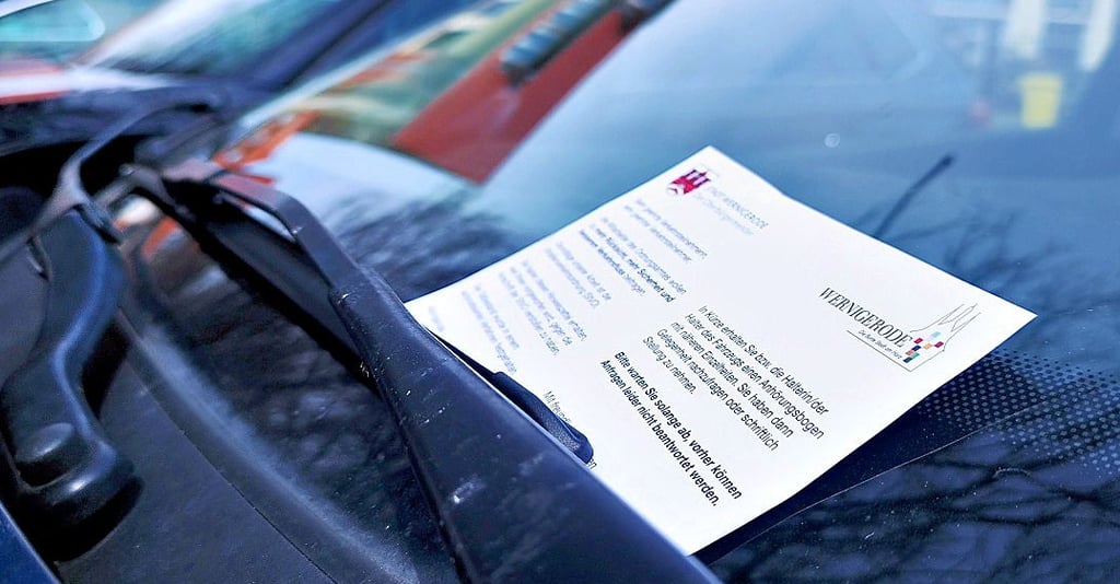 Strafen für Autofahrer im Harz: Ordnungsamt in Wernigerode nimmt  Falschparker und Raser ins Visier