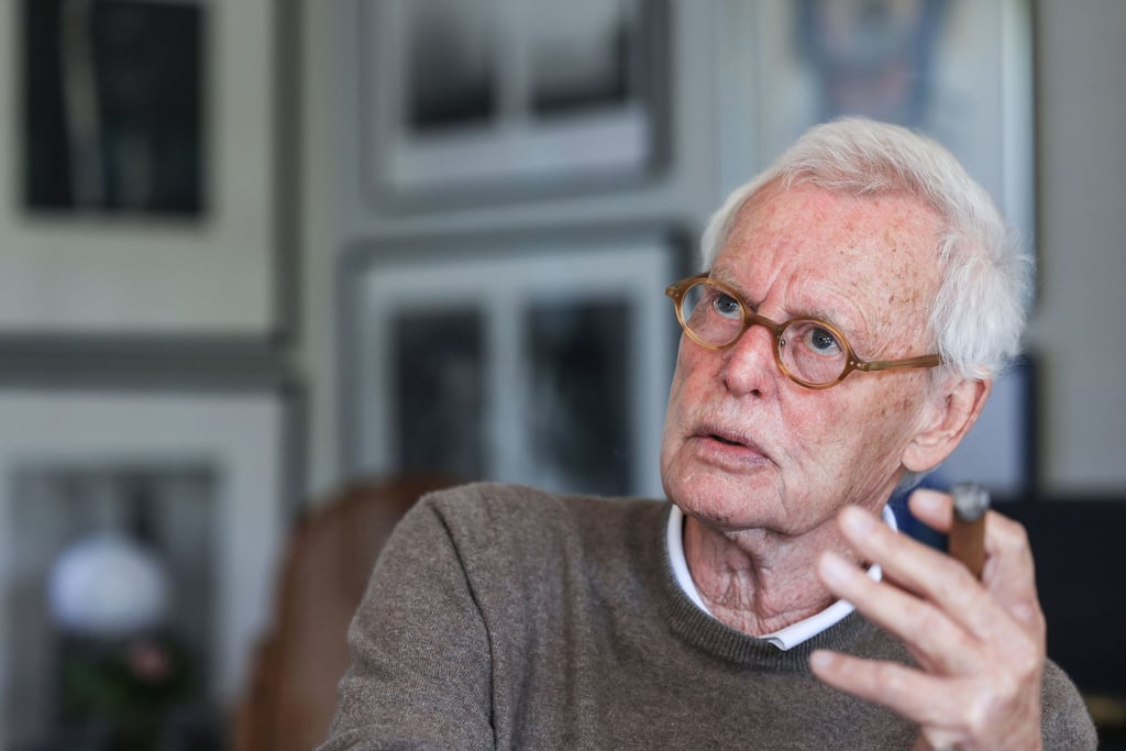 Der Porträtfotograf Konrad Rufus Müller in seinem Wohnzimmer: Er hat alle deutschen Bundeskanzler seit Adenauer fotografiert.
