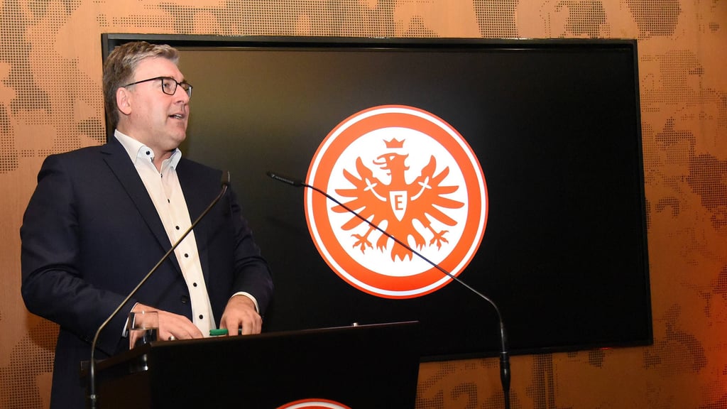 Frankfurts Boss Hellmann: Eintracht und RB werden ihre Wappen nicht zusammen auf einen Schal drucken.