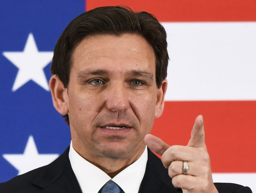 Floridas Gouverneur Ron DeSantis gilt als möglicher parteiinterner Konkurrent von Trump bei den US-Republikanern im Rennen um die Präsidentschaftskandidatur.
