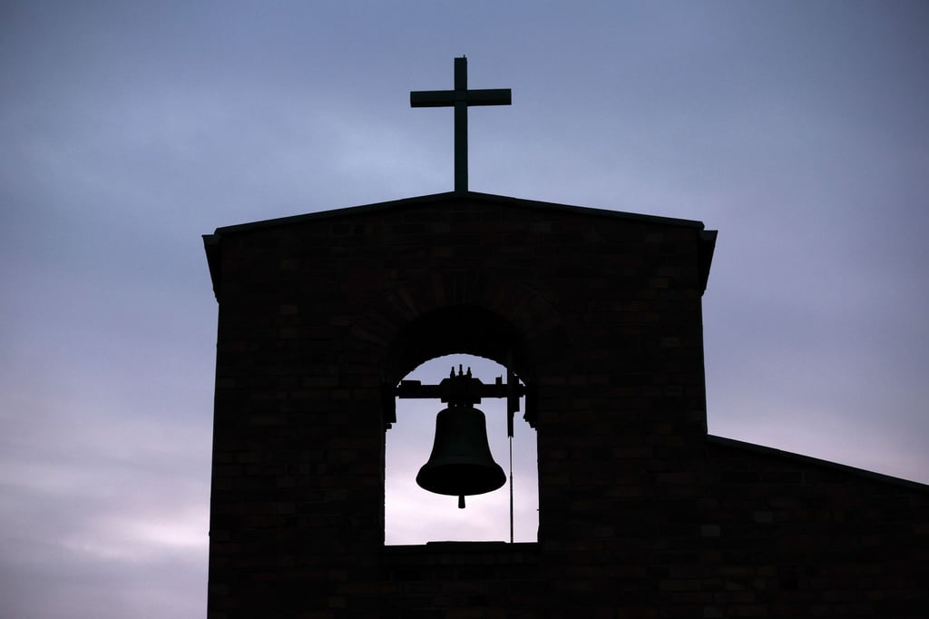 Die katholische St. Josefs-Kirche am frühen Morgen. Themen der Vollversammlung waren die Aufarbeitung des sexuellen Missbrauchs in der katholischen Kirche und der Ukraine Krieg.