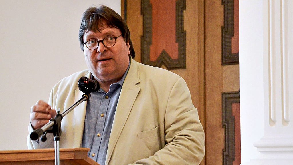 Lars Johansen lässt kein brisantes Thema beim Jahresempfang auf Schloss Hundisburg aus – vom Tunnel bis zum Solarpark arbeitet er sich an Haldensleben ab.