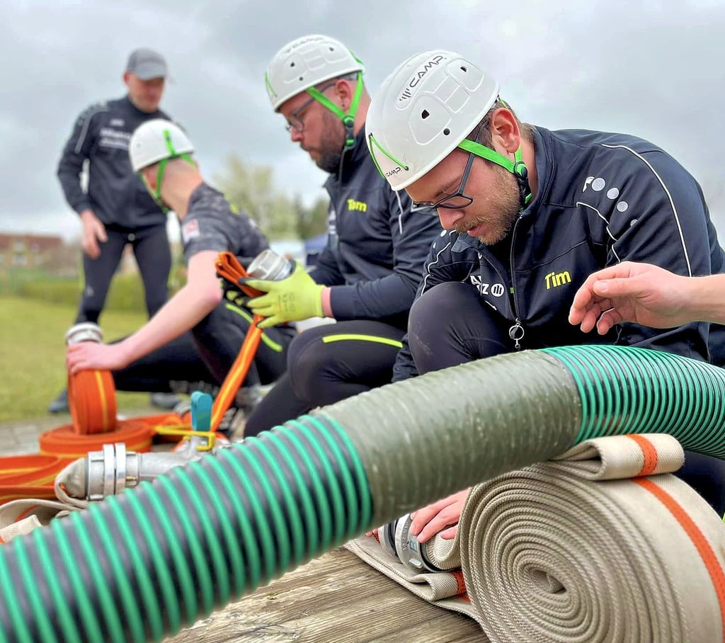Beim Saisonauftakt im Sachsen-Anhalt-Cup schlug sich das Feuerwehrsport-Team Harzgerode erfolgreich. Es landete neun hundertstel Sekunden hinter dem Gastgeber.