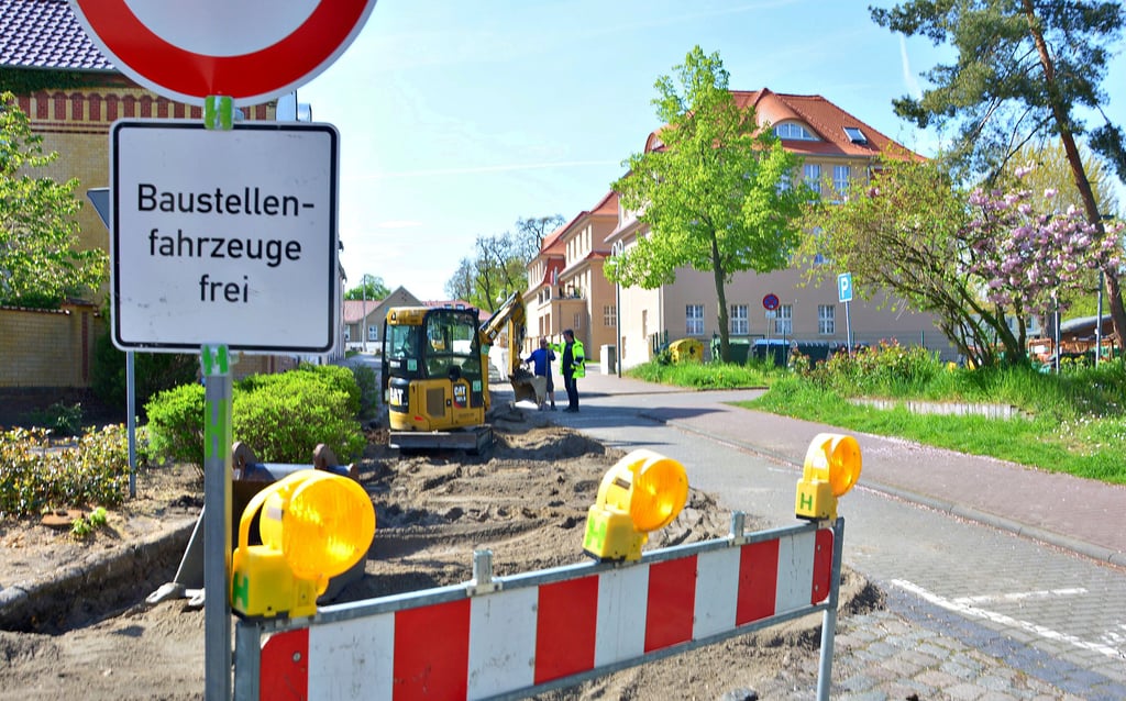 Der Ausbau der Holzweißiger Schulstraße wird unter Vollsperrung bis Mitte des nächsten Jahres dauern.