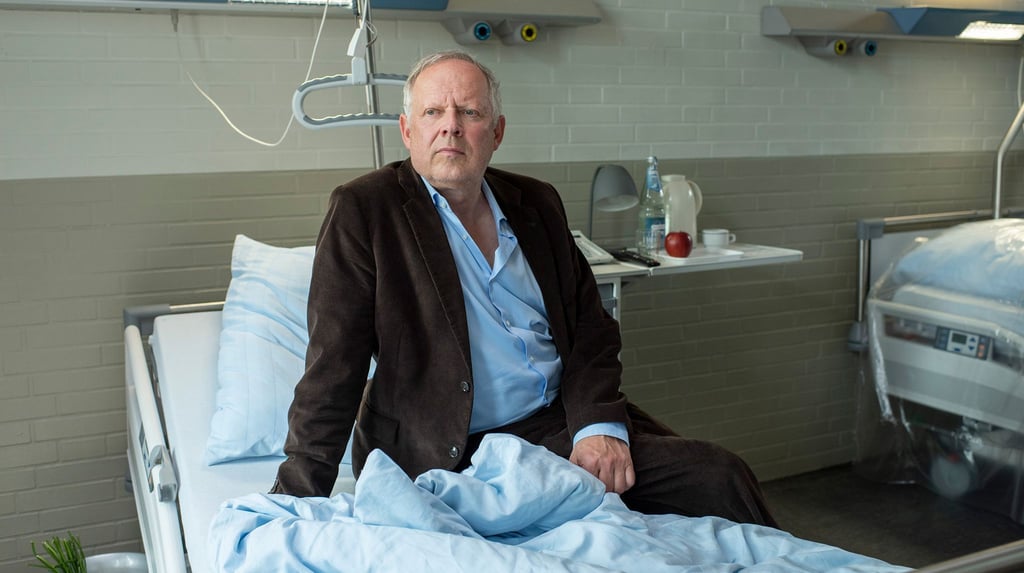 Borowski (Axel Milberg) wurde ausgeknockt - und findet sich im Krankenhaus wieder.