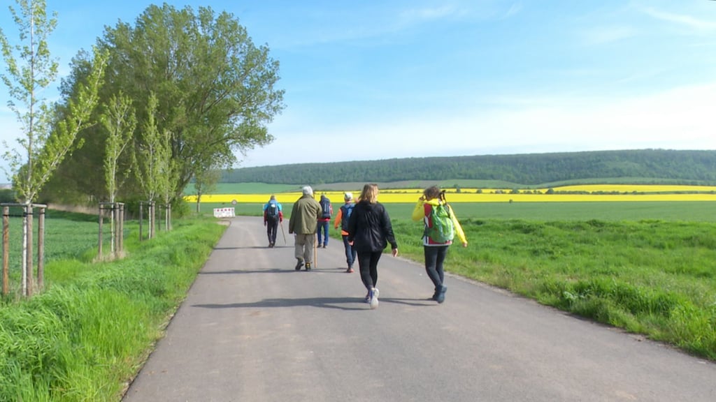In Memleben starteten die Pilger auf ihre Tour. Ziel der ersten Etappe ist Querfurt.