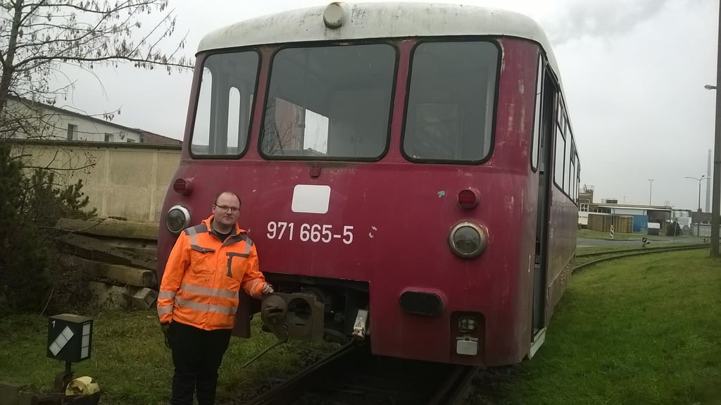 Die Mitglieder des Fördervereins "Bürgerbahnhof Güsen" sammeln Geld für die Ausrichtung eines Festes zum Kleinbahnjubiläum.