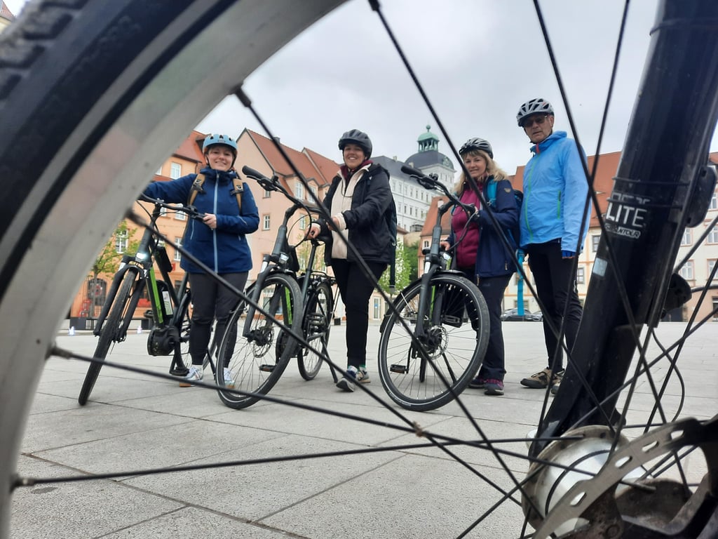 Antje Peiser, Nadine Rosenberg, Nicole Thürkind-Franke und Johannes Müller (v.l.n.r.) vom Saaleradweg-Verein.
