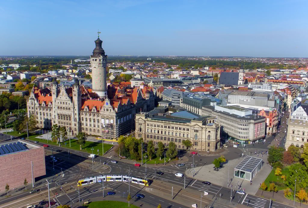 Die Innenstadt von Leipzig mit dem Ring und dem Neuen Rathaus