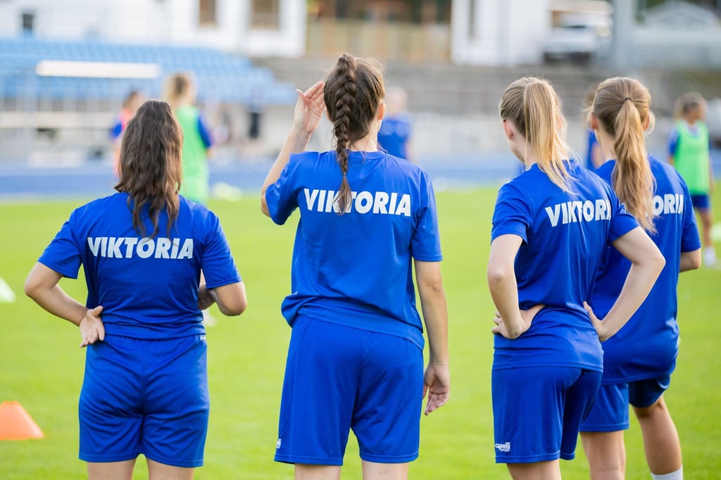 Spielerinnen der Frauenmannschaft von FC Viktoria 1889 Berlin beim Training im Stadion Lichterfelde.