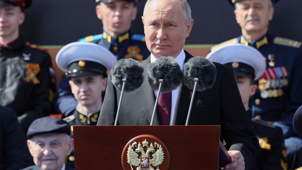Der russische Präsident Wladimir Putin hält eine Rede am Jahrestag des sowjetischen Sieges über Nazi-Deutschland.