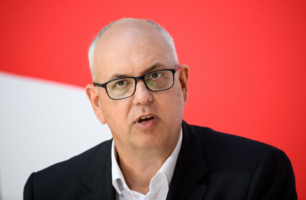 Bremens Bürgermeister Andreas Bovenschulte (SPD) spricht bei einer Pressekonferenz.
