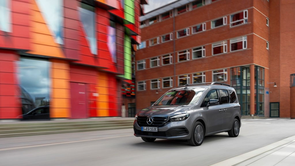 Der neue EQT von Mercedes ist 4,49 Meter lang, hat zwei Schiebetüren, eine variable Rückbank und eine Reichweite von bis zu 285 Kilometern.