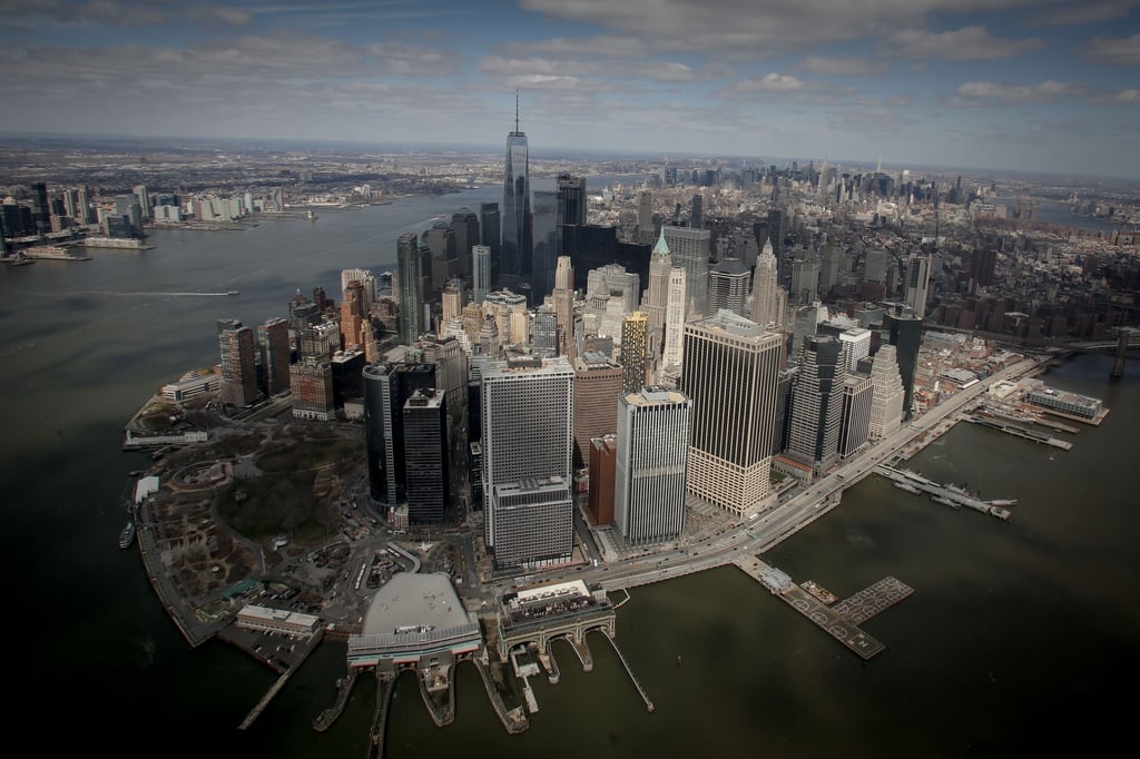 Blick über die Dächer von Manhattan Island, einem Stadtteil von New York City,