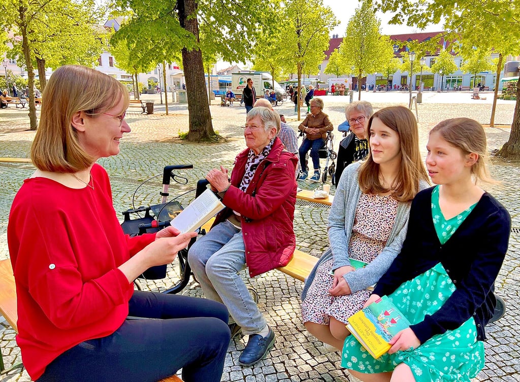 Lesen gegen das Versgessen: Eva von Angern liest am Dienstag in Bernburg aus Heinrich Heines „Deutschland – ein Wintermärchen“. Dessen Werke waren vor 90 Jahren mit verbrannt worden.
