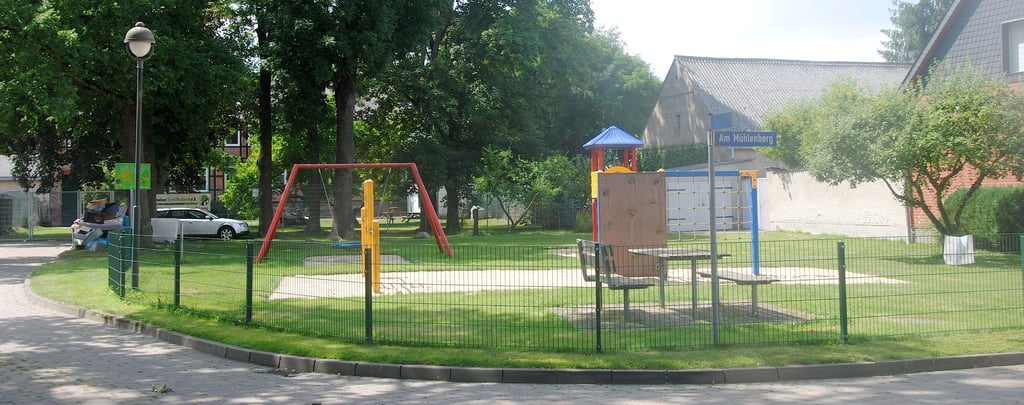 Der Ahlumer Spielplatz befindet sich in der Ortsmitte im Winkel. Ein Vorschlag, künftig den Ahlumer See als zentralen Standort einzurichten, stößt im Gemeinderat auf Ablehnung.
