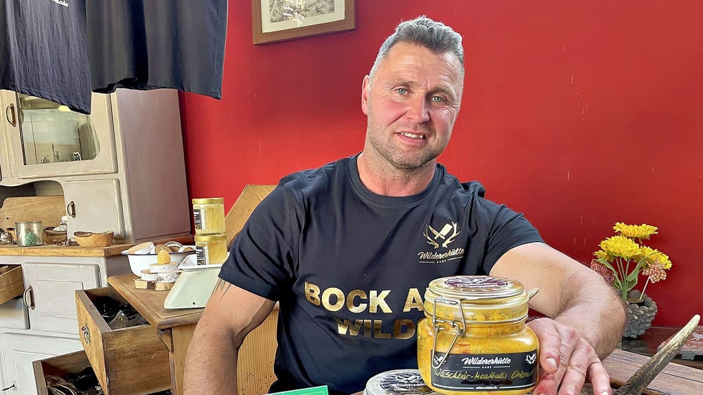 Michael Reiß aus Kade, Inhaber der Wildererhütte.