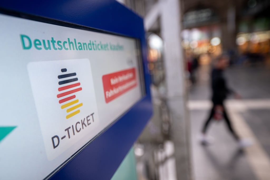 Mit dem Deutschlandticket kann bei der Steuererklärung ein sattes Plus erzielt werden - auch im Jerichower Land.