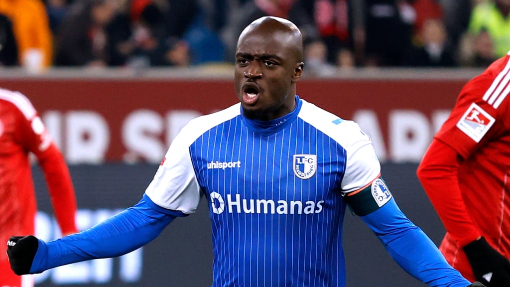 Der Kapitän vom 1. FC Magdeburg, Amara Condé, hat seinen Vertrag beim Zweitligisten verlängert.