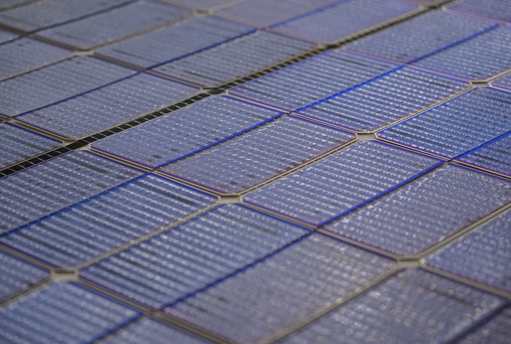 Der Solarhersteller Meyer Burger sammelt weiteres Geld für den Ausbau seiner Produktion ein.