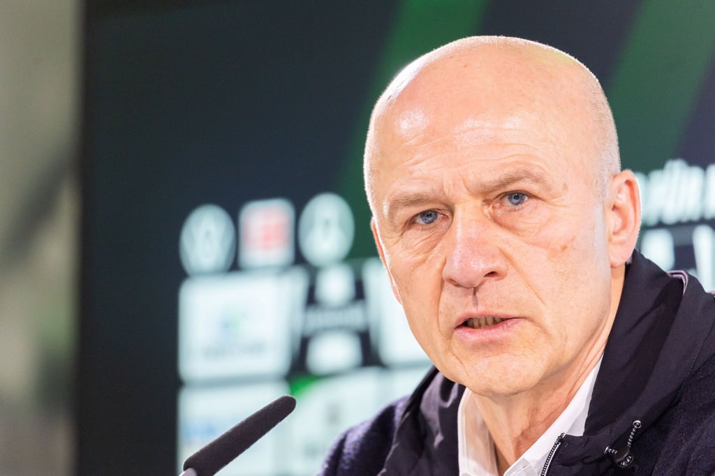 Frank Witter, Aufsichtsratsvorsitzender des VfL Wolfsburg, spricht bei einer Pressekonferenz.