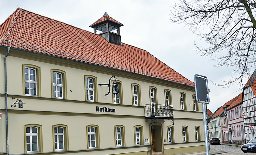 Künftig sind alle Osterburger Verwaltungsmitarbeiter am Rathausstandort vereint. Möglich wird dies durch Um- und Anbau.
