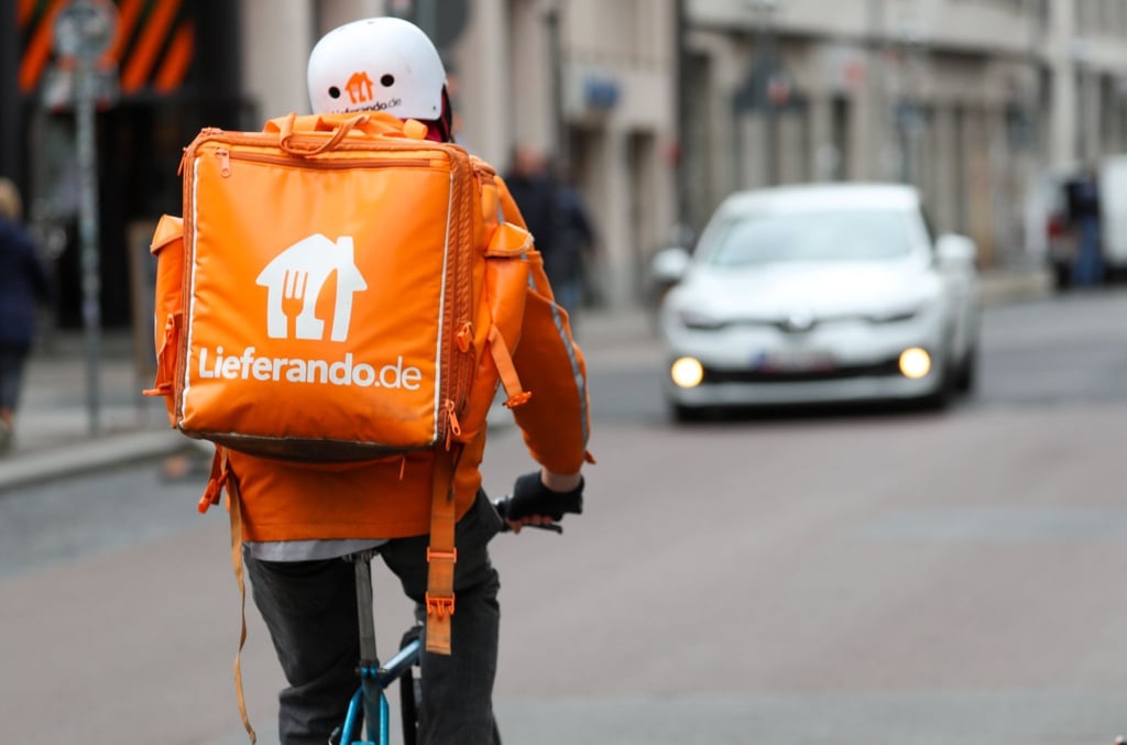 Ein Fahradbote vom Lieferdienst Lieferando.
