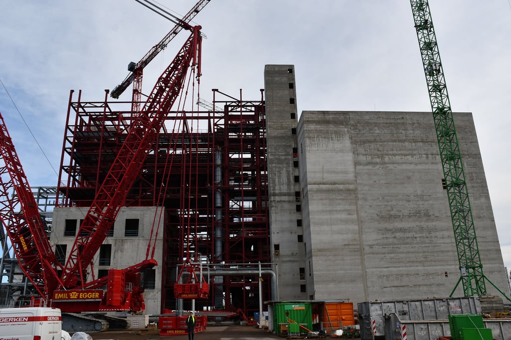Am Müllheizkraftwerk Magdeburg-Rothensee (MHKW) wurde Richtfest für die dritte Verbrennungsanlage gefeiert.