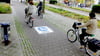 Heftige Konflikte gibt es zwischen Fußgängern und Fahrradfahrern im Breiten Weg in Magdeburg. Jetzt greift die Stadt in den Kleinkrieg ein - mit Piktogrammen.