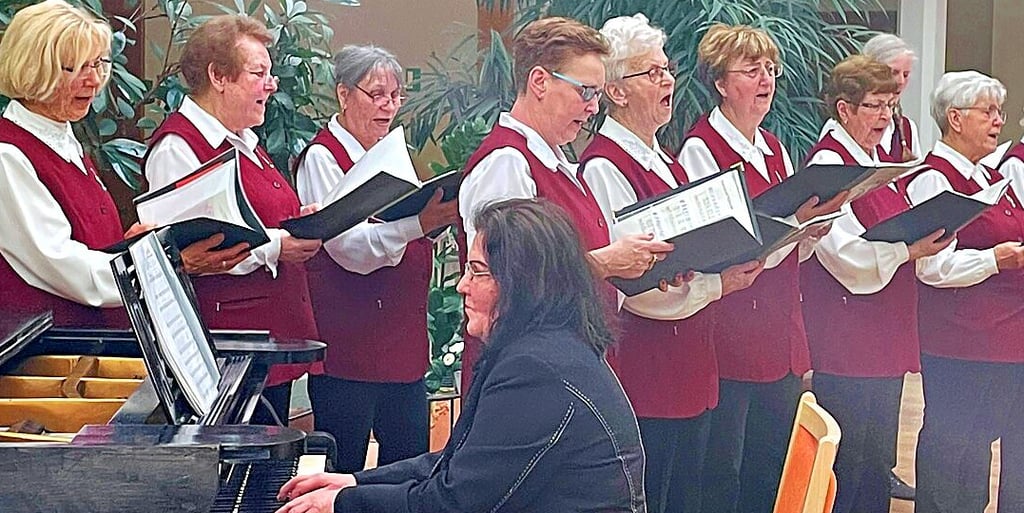 Der Frauenchor Genthin in Genthin-Wald unter der Leitung von Anna Lipets.