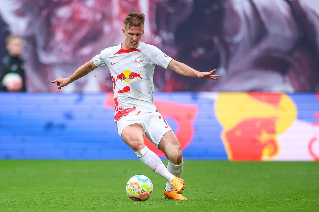Leipzigs Spieler Dani Olmo am Ball.