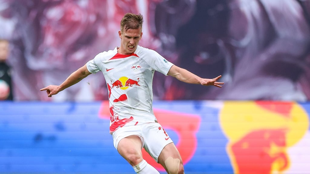 Leipzigs Spieler Dani Olmo am Ball.