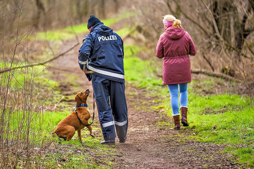 Suchaktion der Polizei am Lauchagrund in Schkopau