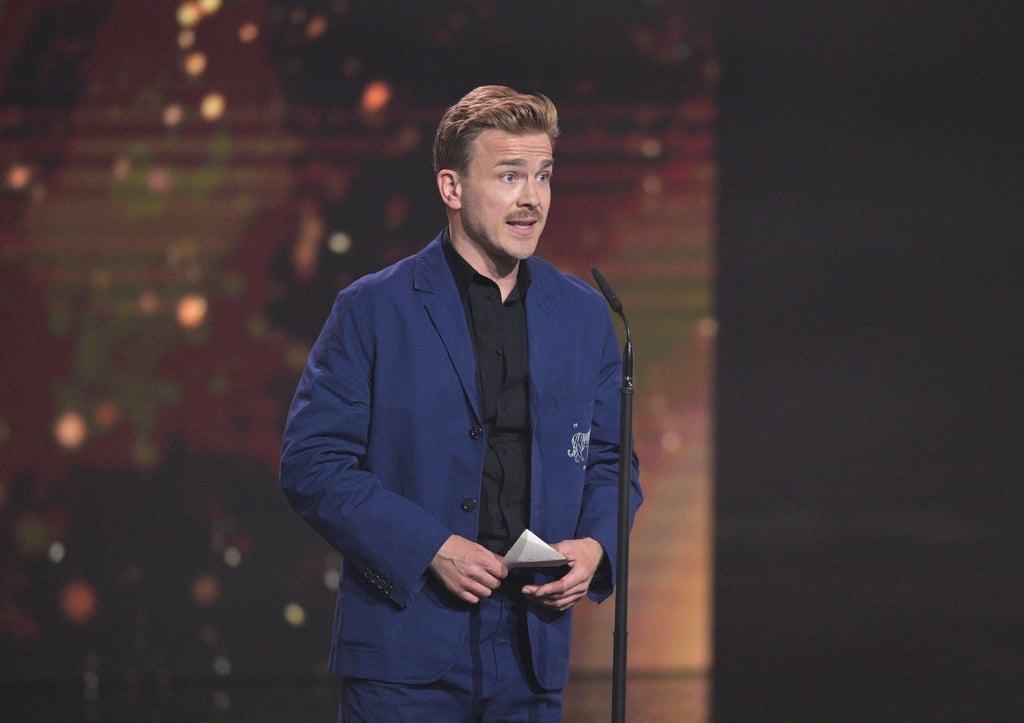 Schauspieler Albrecht Schuch bedankt sich bei für den Preis.