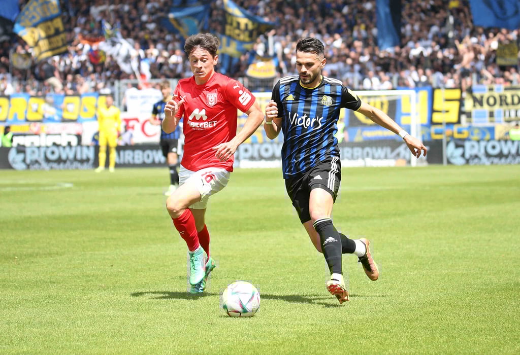 Lucas Halangk (l.) setzte offensiv beim HFC Akzente.