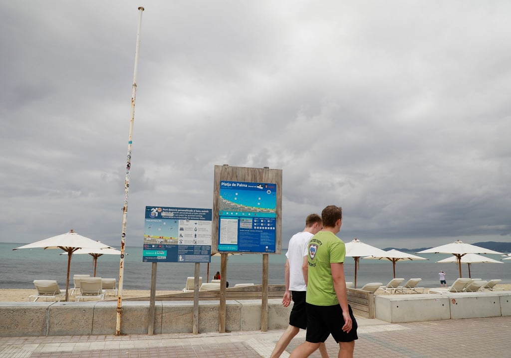 Der Flaggenmast am Strand, an dem die blaue Flagge in den vergangenen Saisons gehisst wurde.