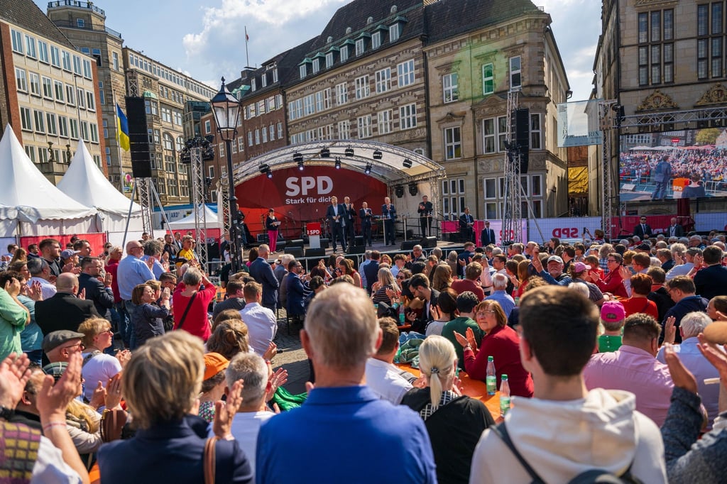 Vor der Bremer Bürgerschaft findet eine Wahlkampfveranstaltung der SPD statt.